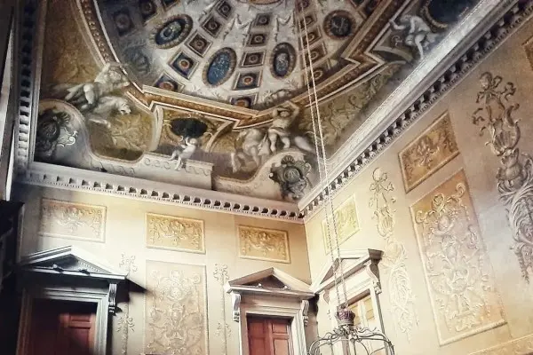 Kensington Palace interior: Ornate furnishings and historic artifacts in the opulent palace rooms.