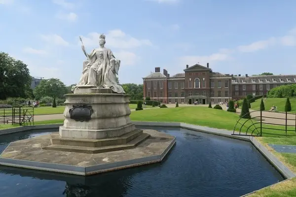 Kensington Palace, an emblem of British monarchy and heritage, nestled in London's Kensington Gardens. A historic landmark rich in royal legacy, from its Jacobean roots to its modern-day significance as a royal residence.